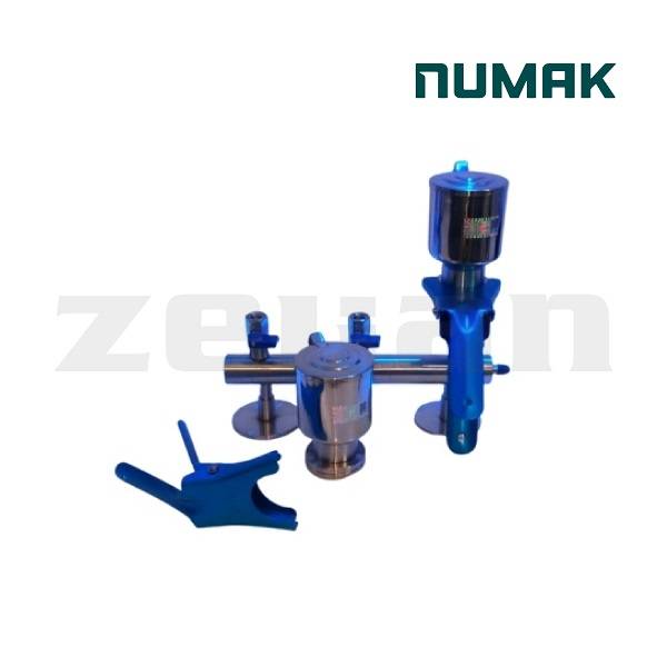 Manifold de 3 bocas en acero inoxidable con embudos de 300 ml en acero inoxidable. Marca Numak