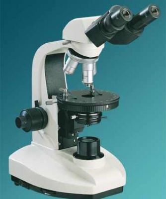 Microscopio Binocular de Polarización por Transiluminación para Cristalografía. Marca Numak.